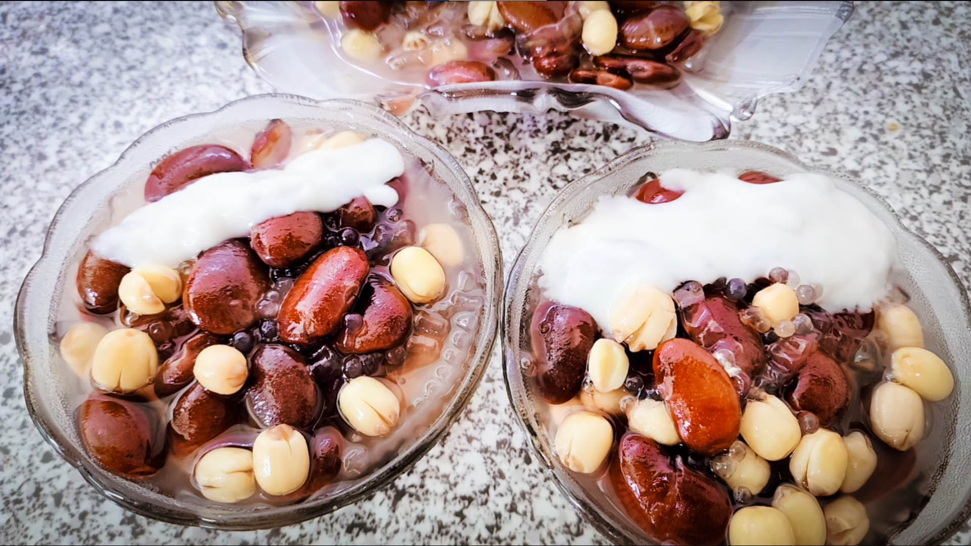 Taste authentic chè đậu ngự at Huế City’s top dessert spots